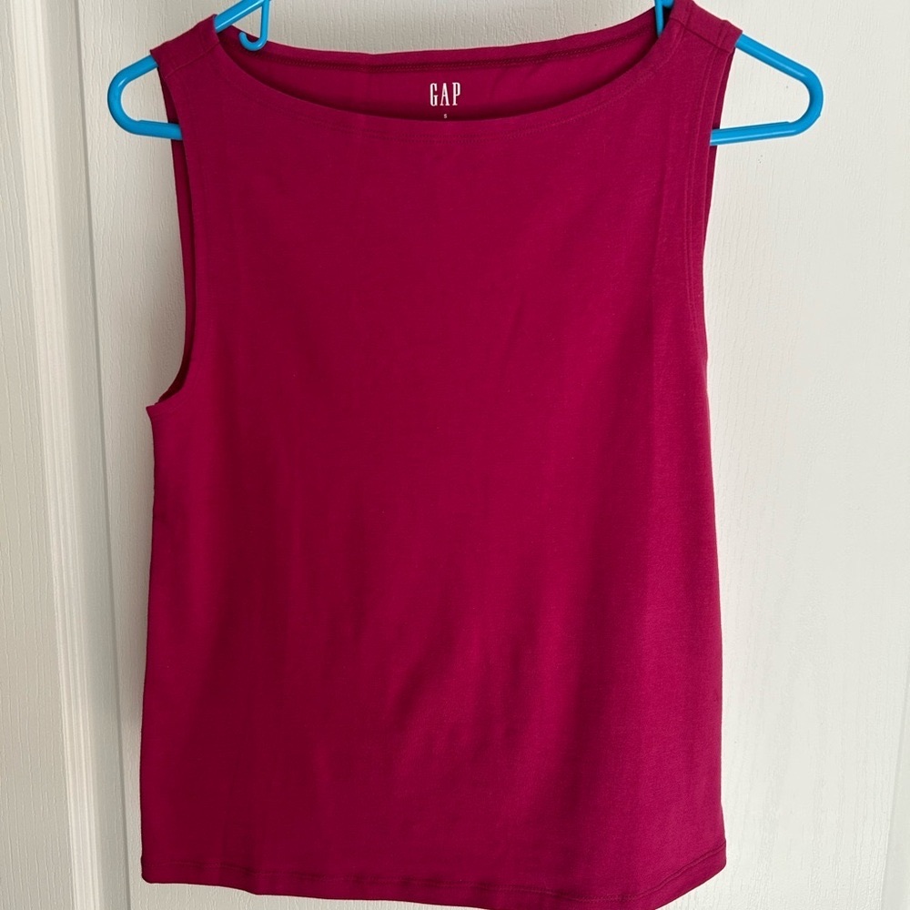 NWOT Gap Size Small Cerise Boatneck Sleeveless Top